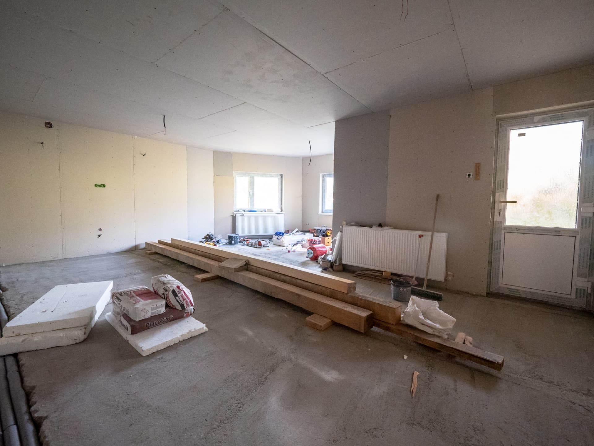 Interior în lucru, pregătit pentru finisaje